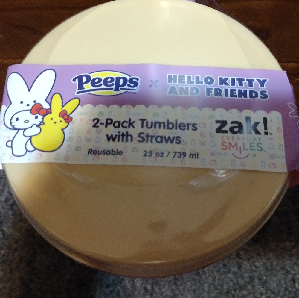 Hello Kitty & Friends Tumblers with Straws         2 CT